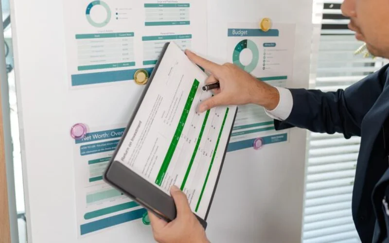 Reporting framework for continuous compliance monitoring